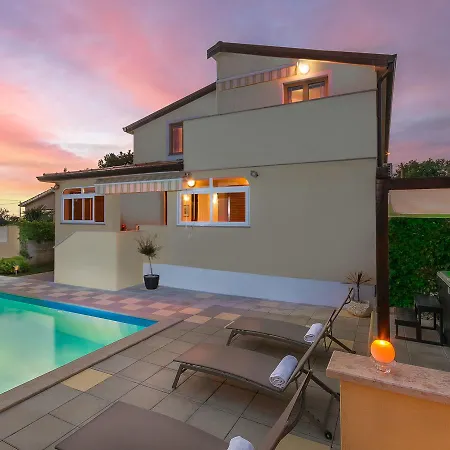 Modern In Porec With Swimming Pool And Jacuzzi