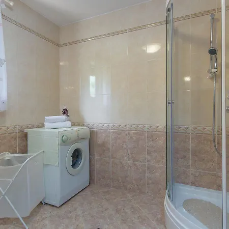 Appartement Modern In Porec With Swimming Pool And Jacuzzi