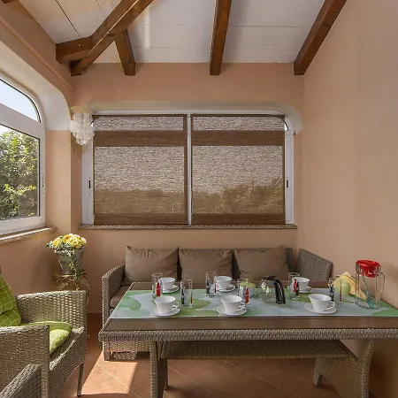 Appartement Modern In Porec With Swimming Pool And Jacuzzi