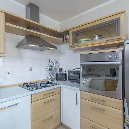 Modern In Porec With Swimming Pool And Jacuzzi Appartement *