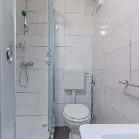 Modern In Porec With Swimming Pool And Jacuzzi Appartement Nova Vas (Porec)