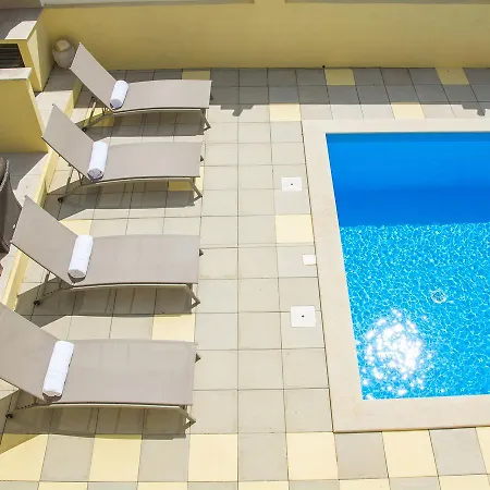 Modern In Porec With Swimming Pool And Jacuzzi Appartement