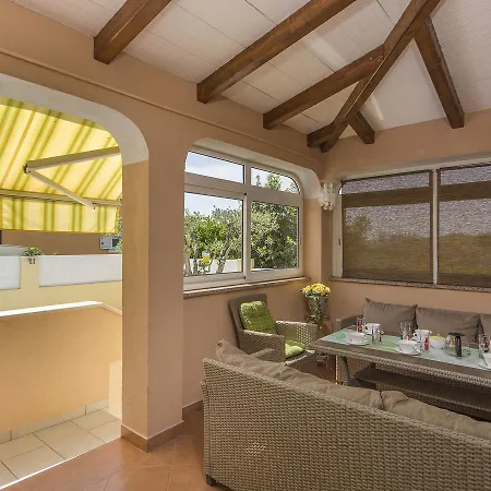 Modern In Porec With Swimming Pool And Jacuzzi Appartement *