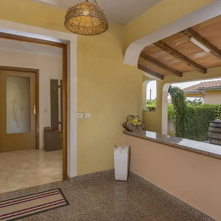 Modern In Porec With Swimming Pool And Jacuzzi Appartement Nova Vas (Porec)